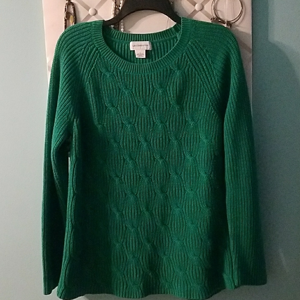 Beautiful Kelly Green Cable knit sweater